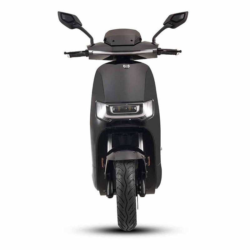 Voorkant zwarte scooter