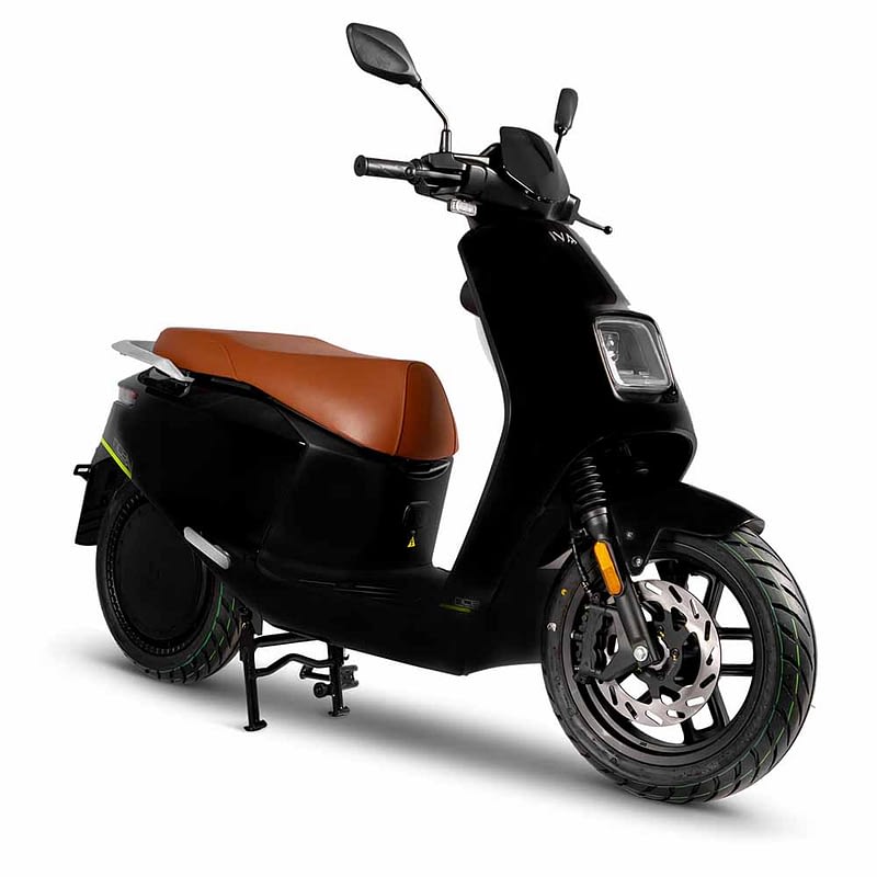 Zwarte NCE e-scooter